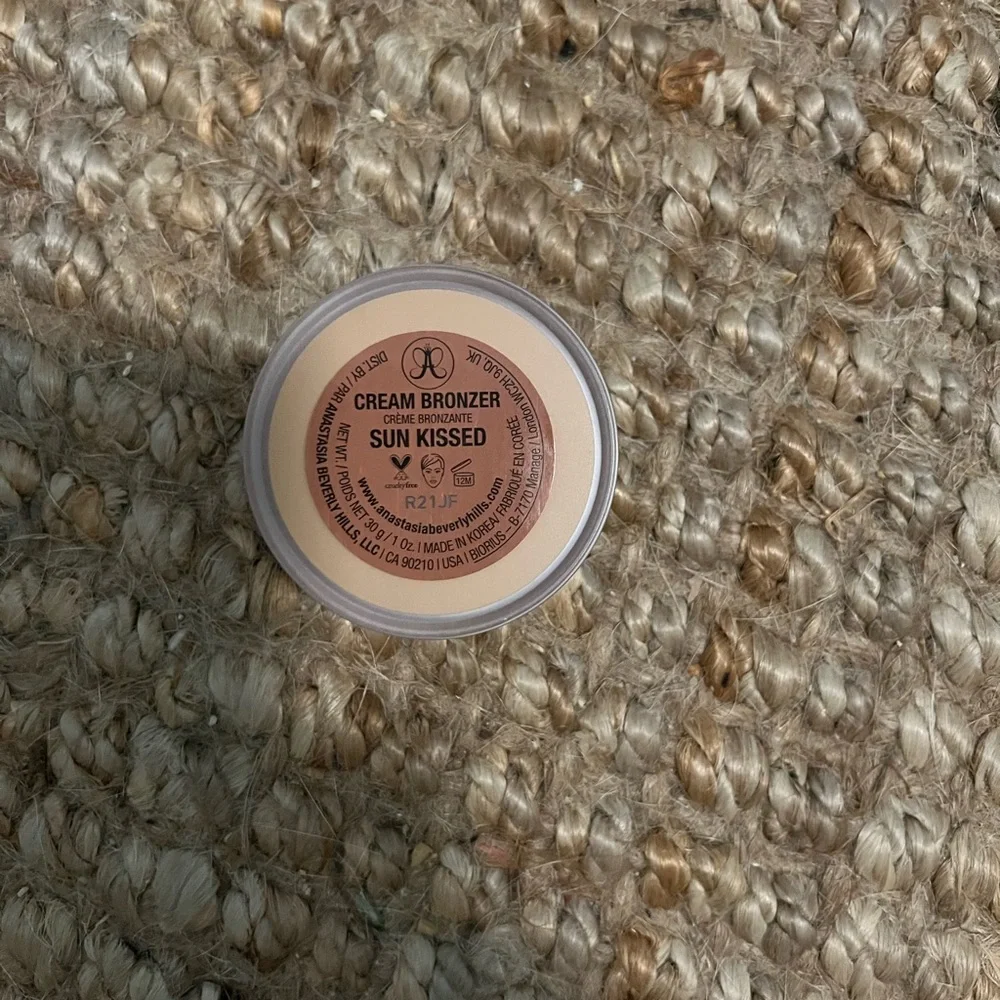 Anastasia Beverly Hills Cream Bronzer in Sunkissed